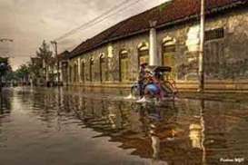 Semarang Langganan Rob dan Banjir. Ini Penyebabnya